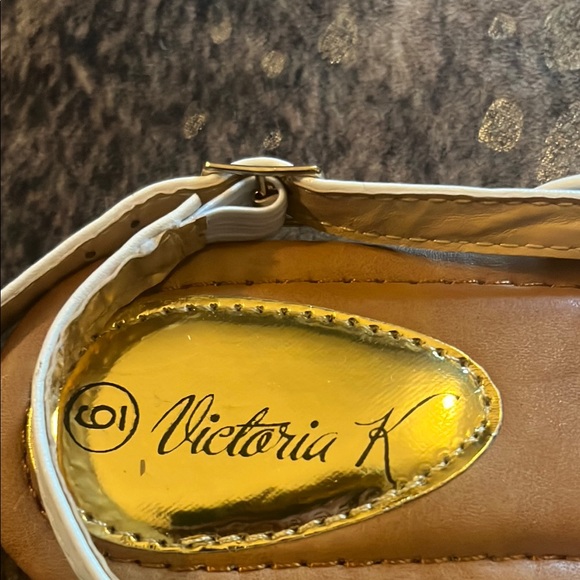 Michael Kors White Braided Sandals - Picture 2 of 5